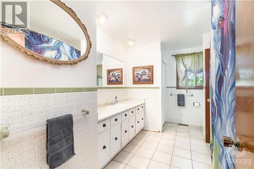 5801 Bossert Road, Niagara Falls, ON - Indoor Photo Showing Bathroom