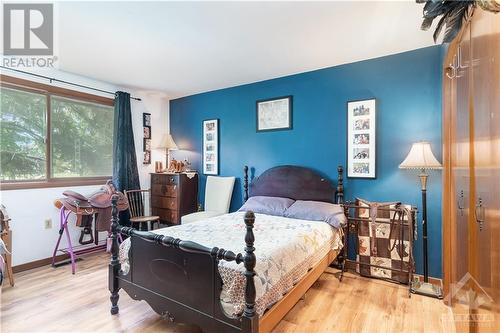 5801 Bossert Road, Niagara Falls, ON - Indoor Photo Showing Bedroom