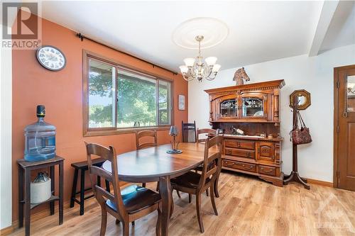 5801 Bossert Road, Niagara Falls, ON - Indoor Photo Showing Dining Room