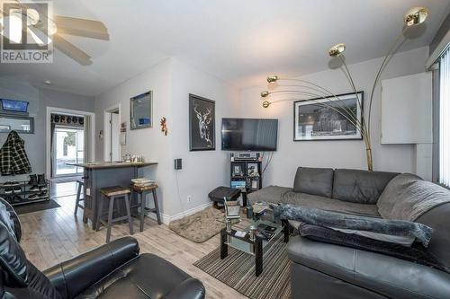 25 Church Street, Moose Creek, ON - Indoor Photo Showing Living Room