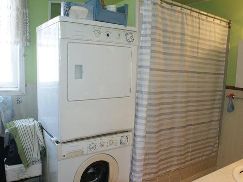 Bathroom - 171 Rg Des Plaines, Sainte-Eulalie, QC - Indoor Photo Showing Laundry Room