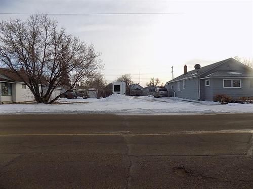 203 2 Avenue East, Hanna, AB 