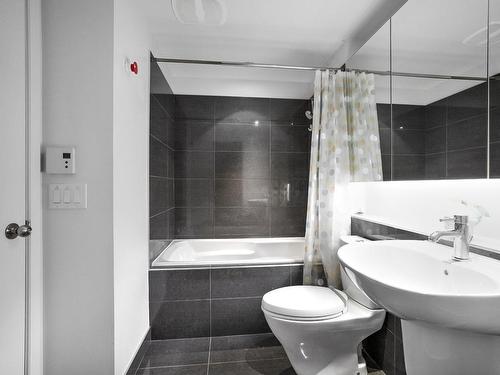 Salle de bains - 950-1414 Rue Chomedey, Montréal (Ville-Marie), QC - Indoor Photo Showing Bathroom