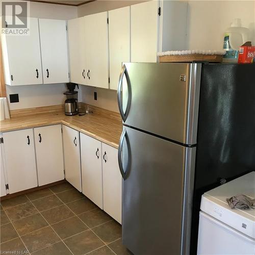 B491 Windy Island, Sans Souci, ON - Indoor Photo Showing Kitchen