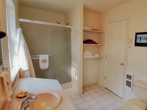 2639 Cherrier Rd, Quadra Island, BC - Indoor Photo Showing Bathroom