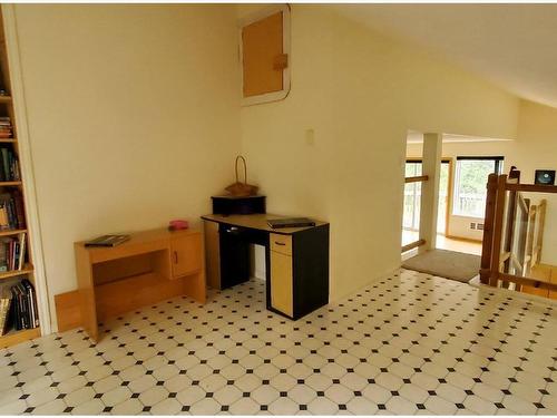 2639 Cherrier Rd, Quadra Island, BC - Indoor Photo Showing Bedroom