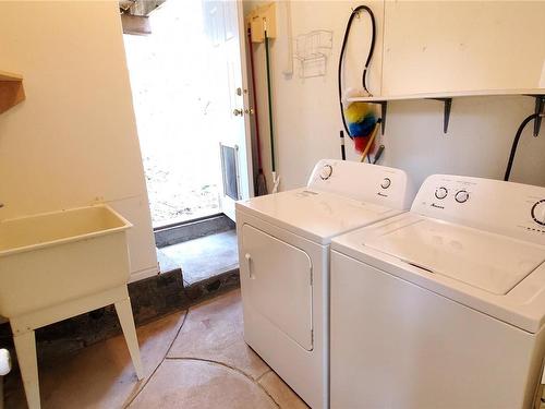 2639 Cherrier Rd, Quadra Island, BC - Indoor Photo Showing Laundry Room