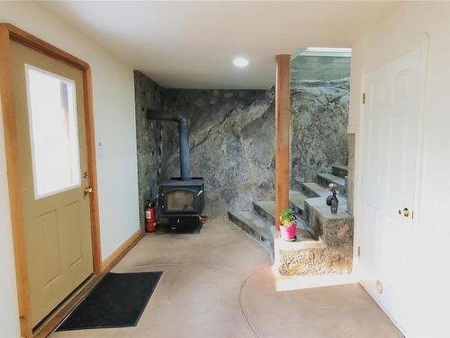 2639 Cherrier Rd, Quadra Island, BC - Indoor With Fireplace