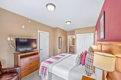 223 - 16310 Woolgar Road, Crawford Bay, BC - Indoor Photo Showing Bedroom