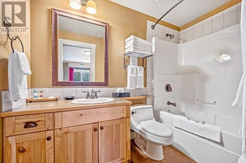 16310 Woolgar Road Unit# 223, Crawford Bay, BC - Indoor Photo Showing Bathroom