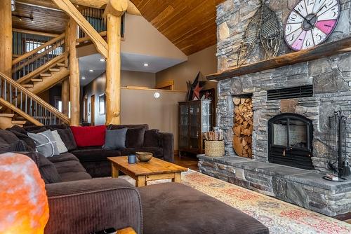 6016 Cunliffe Road, Fernie, BC - Indoor Photo Showing Living Room With Fireplace