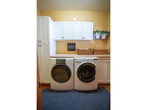 6016 Cunliffe Road, Fernie, BC - Indoor Photo Showing Laundry Room