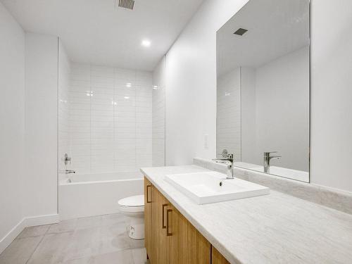Bathroom - 106-50 Rue St-Louis, Salaberry-De-Valleyfield, QC - Indoor Photo Showing Bathroom