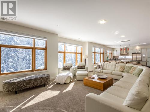 110 Arnica Lane, Silver Star, BC - Indoor Photo Showing Living Room