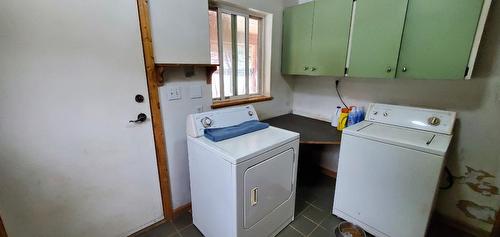 18950 North Fork Rd, Grand Forks, BC - Indoor Photo Showing Laundry Room