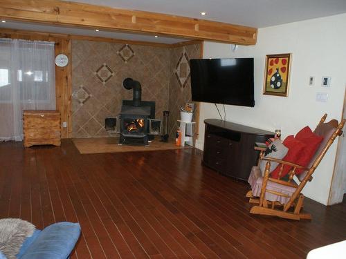 Living room - 233 Rg Du Moulin-Rouge, Saint-Léonard-D'Aston, QC - Indoor With Fireplace