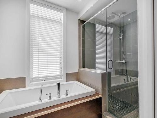 Salle de bains - 2340 Rue Des Francs-Bourgeois, Boisbriand, QC - Indoor Photo Showing Bathroom