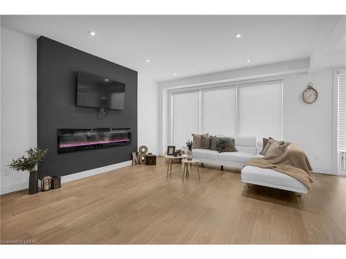 30-1820 Canvas Way, London, ON - Indoor Photo Showing Living Room With Fireplace