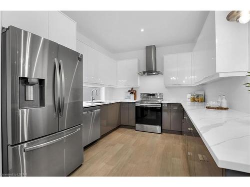 30-1820 Canvas Way, London, ON - Indoor Photo Showing Kitchen With Upgraded Kitchen