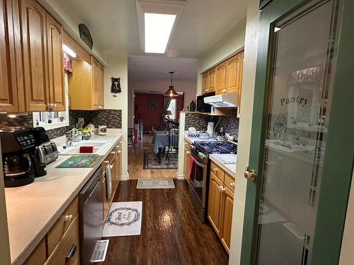 4065 Highway 3A, Nelson, BC - Indoor Photo Showing Kitchen