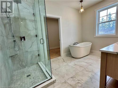 8 Thimbleweed Drive, Bluewater (Bayfield), ON - Indoor Photo Showing Bathroom