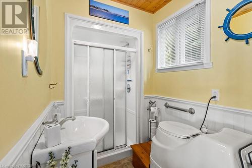 70 Big Tub Road, Tobermory, ON - Indoor Photo Showing Bathroom