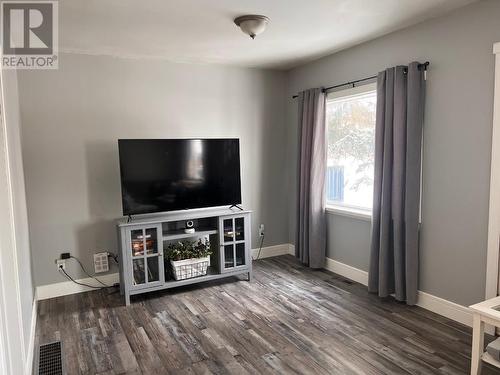 905 120 Avenue, Dawson Creek, BC - Indoor Photo Showing Living Room