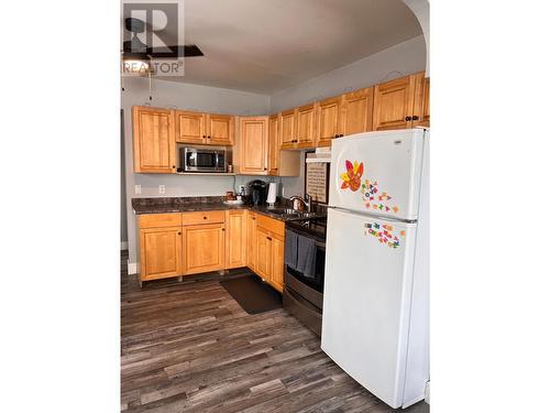 905 120 Avenue, Dawson Creek, BC - Indoor Photo Showing Kitchen