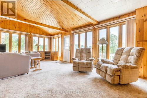 91 Jack'S Lake Road, Parry Sound Remote Area, ON - Indoor Photo Showing Living Room