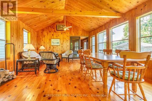 91 Jack'S Lake Road, Parry Sound Remote Area, ON - Indoor Photo Showing Dining Room
