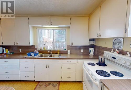 910 Graham Avenue, Quesnel, BC - Indoor Photo Showing Kitchen With Double Sink