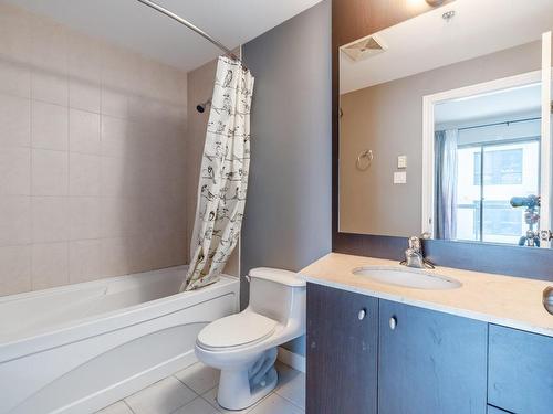 Salle de bains attenante Ã  la CCP - 408-1455 Rue Towers, Montréal (Ville-Marie), QC - Indoor Photo Showing Bathroom