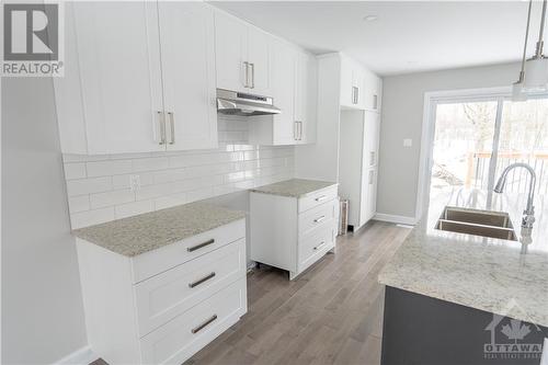 4642 Cornett Lane, St Andrews West, ON - Indoor Photo Showing Kitchen With Double Sink With Upgraded Kitchen