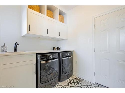 2361 Brayford Crescent, London, ON - Indoor Photo Showing Laundry Room
