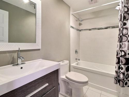 Salle de bains - 3901 Rue Dugué, Longueuil (Saint-Hubert), QC - Indoor Photo Showing Bathroom