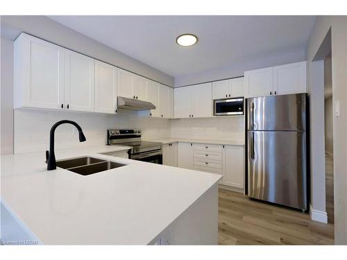 59-601 Grenfell Drive, London, ON - Indoor Photo Showing Kitchen With Double Sink