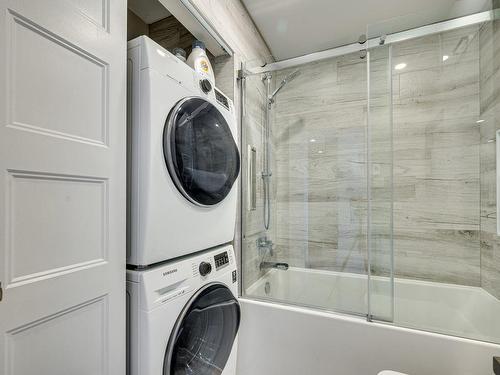 Salle de bains - 544 Ch. Du Skieur, Piedmont, QC - Indoor Photo Showing Laundry Room