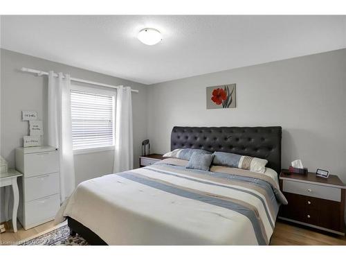 96-3025 Singleton Avenue, London, ON - Indoor Photo Showing Bedroom