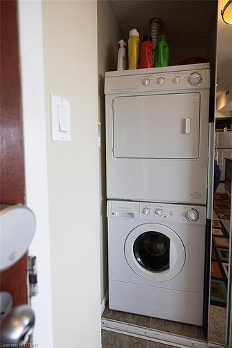 705-521 Riverside Drive, London, ON - Indoor Photo Showing Laundry Room