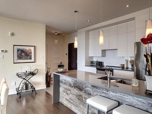 Kitchen - 613-450 Ch. De La Grande-Côte, Lorraine, QC - Indoor Photo Showing Kitchen With Double Sink With Upgraded Kitchen