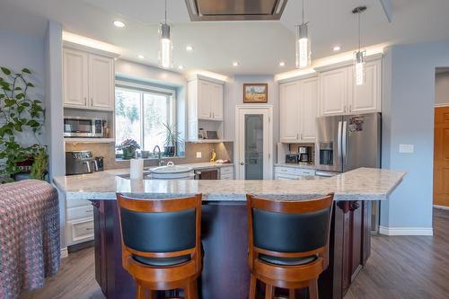 2977 Upper Levels Road, Castlegar, BC - Indoor Photo Showing Kitchen With Upgraded Kitchen