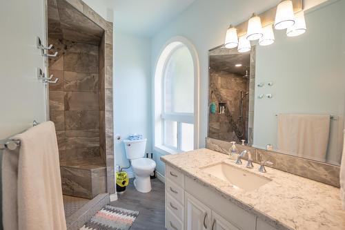 2977 Upper Levels Road, Castlegar, BC - Indoor Photo Showing Bathroom