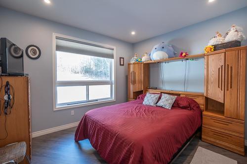 2977 Upper Levels Road, Castlegar, BC - Indoor Photo Showing Bedroom