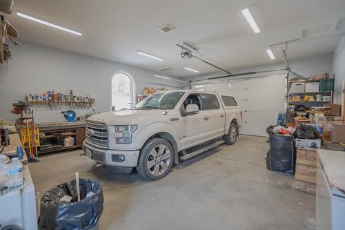 2977 Upper Levels Road, Castlegar, BC - Indoor Photo Showing Garage