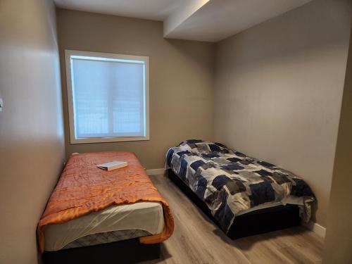 1200 11Th Avenue, Golden, BC - Indoor Photo Showing Bedroom