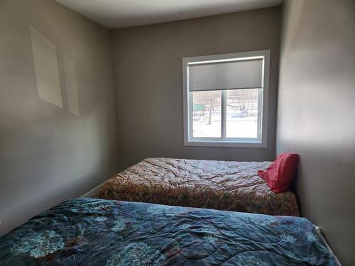 1200 11Th Avenue, Golden, BC - Indoor Photo Showing Bedroom