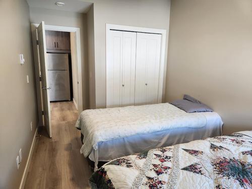 1200 11Th Avenue, Golden, BC - Indoor Photo Showing Bedroom