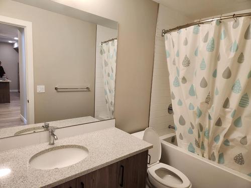1200 11Th Avenue, Golden, BC - Indoor Photo Showing Bathroom