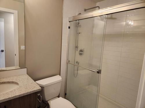 1200 11Th Avenue, Golden, BC - Indoor Photo Showing Bathroom