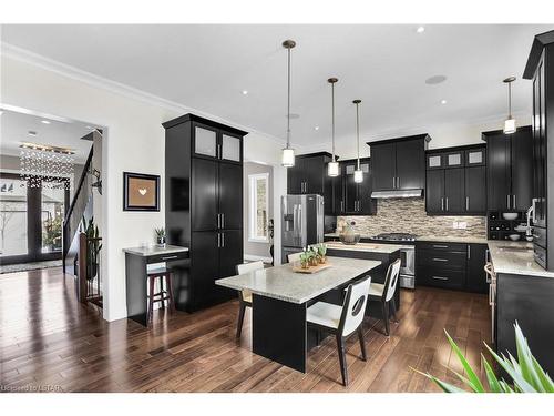 6595 Upper Canada Crossing, London, ON - Indoor Photo Showing Kitchen With Upgraded Kitchen